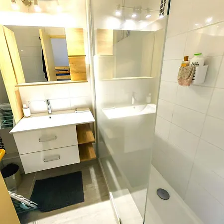 Apartment Climatise Avec Piscine Et Parking A 20m De La - Fr-1-607-75 Agde